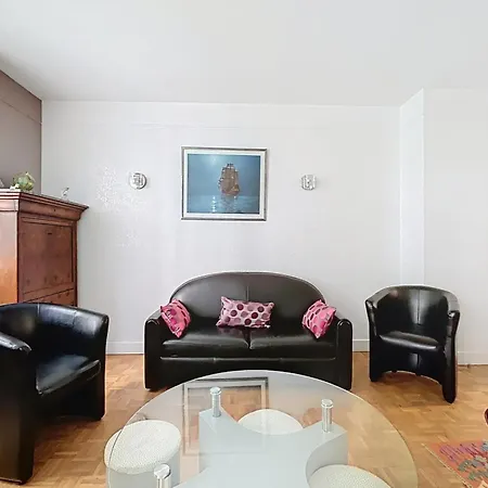 Spacious 2-room Near Nation Lejlighed *