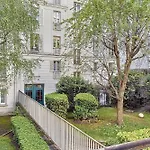 Spacious 2-room Near Nation Apartmán *