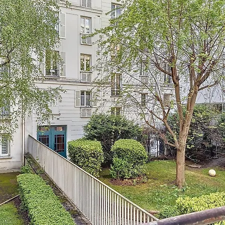 Spacious 2-room Near Nation * Paris