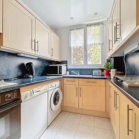 Apartment Spacious 2-room Near Nation *