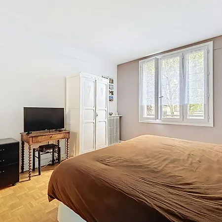 Spacious 2-room Near Nation Διαμέρισμα *