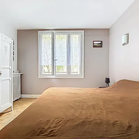 Spacious 2-room Near Nation