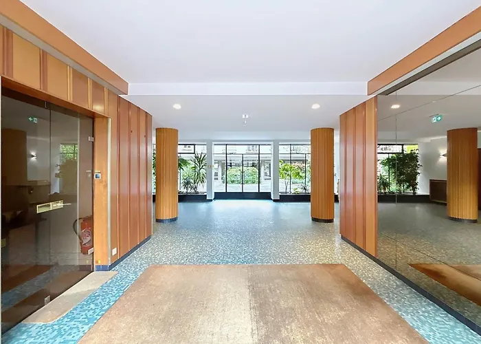 Spacious 2-room Near Nation Διαμέρισμα *