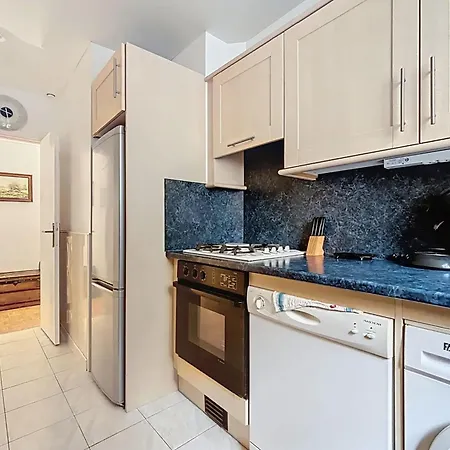 Spacious 2-room Near Nation Apartamento