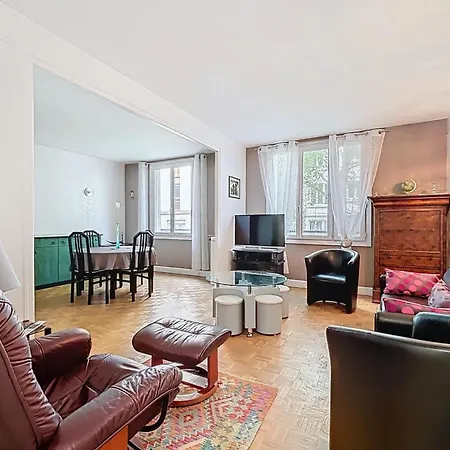 Spacious 2-room Near Nation Paris